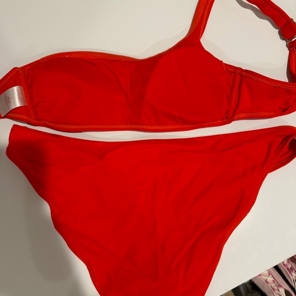 Red Bikini - Picture 4 of 5